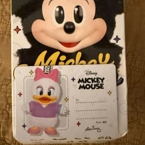POP MART Disney Mickey and Family Keychain Daisy Duck - Picture 3 of 7